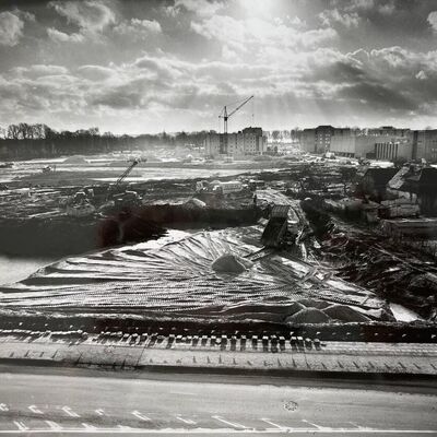 Foto von Nord mit Blick Richtung Tollensesee &uuml;ber das Baufeld der Hochschule, bzw. das Rostocker Viertel, vmtl. Oktober/November 1989