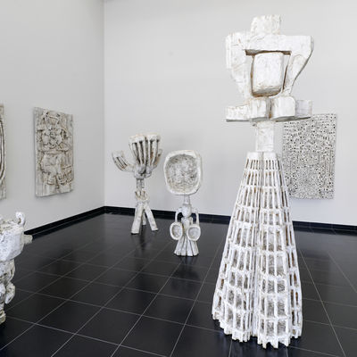 Blick in die Ausstellung Skulpturen, Malerei und Assemblagen | Klaus Hack und Manfred Zoller - 5