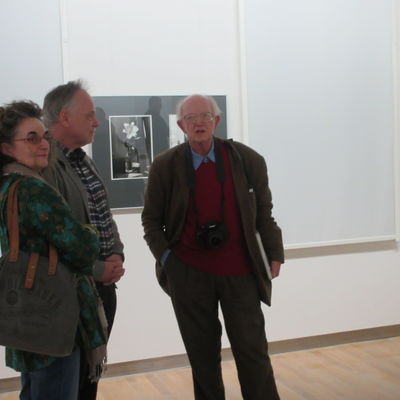 Hans Pölkow im Gespräch mit Besuchern